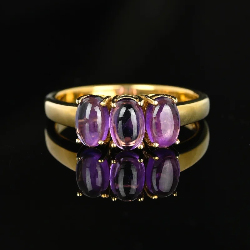 Heavy stone rings-Vintage Three Stone Amethyst Cabochon Ring in Gold