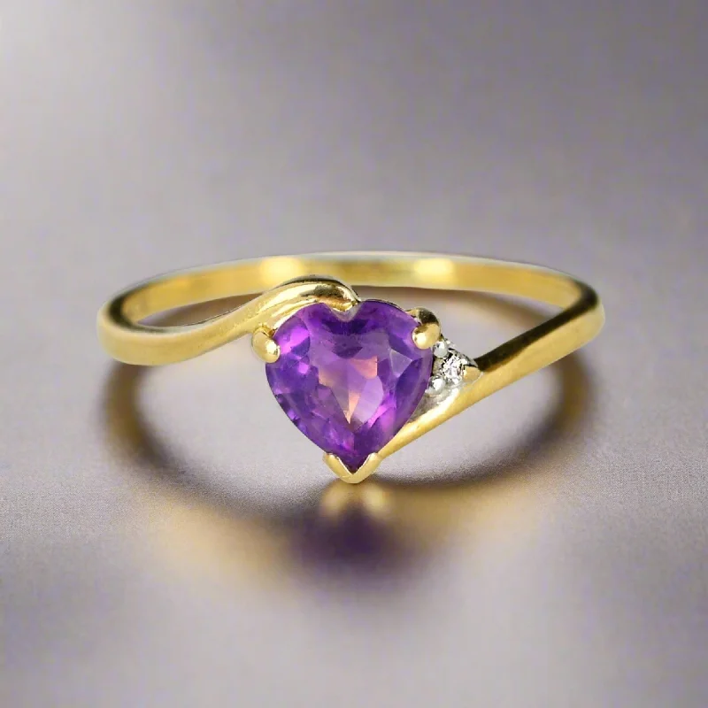 Vibrant enamel rings-Vintage 14K Gold Bypass Diamond Amethyst Heart Ring