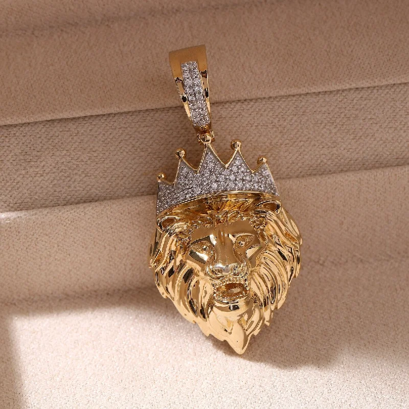 Topaz necklaces-10k Gold 1/6ct TDW Diamond Crowned Lion Head Men's Pendant Necklace