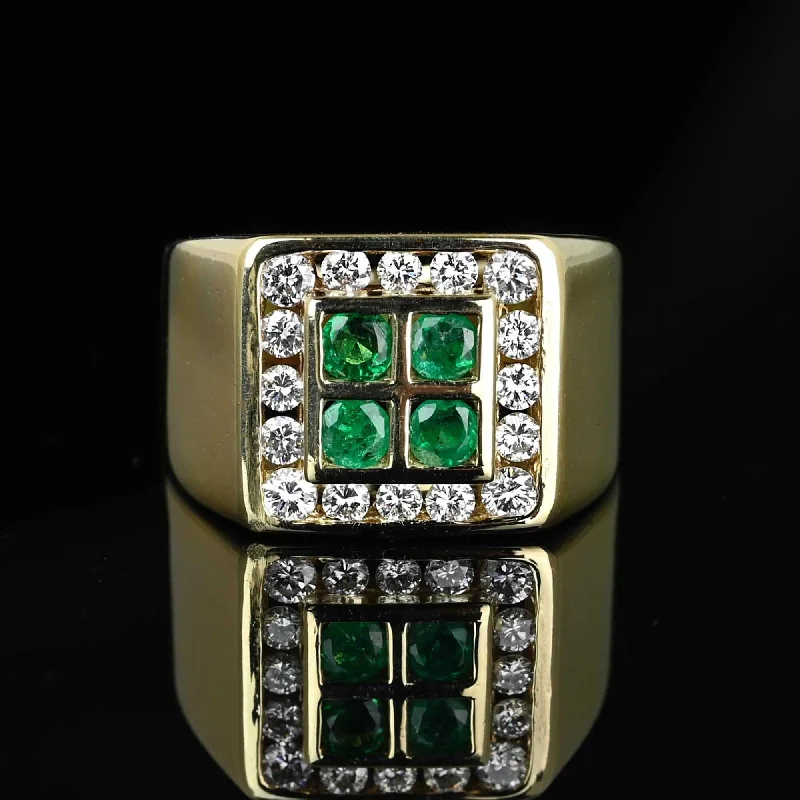 Vintage deco rings-Exquisite Emerald Diamond Halo Cluster Signet Ring in 14K Gold